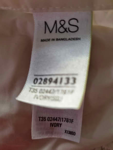Photo of free M&S Single fitted sheet & p/cases (CB4 3) #2