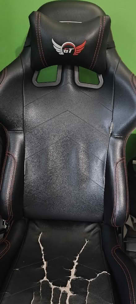 Photo of free Black gaming chair. (Waddon CR0) #3