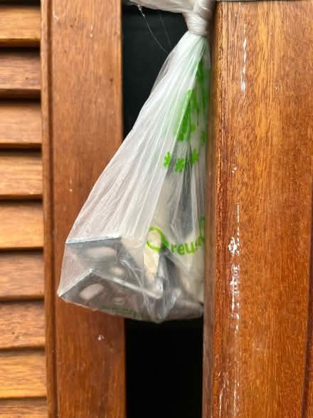 Photo of free Mid century bifold wardrobe doors (Anerley SE19) #4