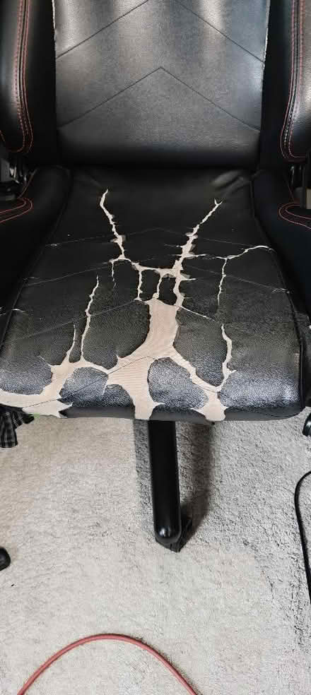 Photo of free Black gaming chair. (Waddon CR0) #2