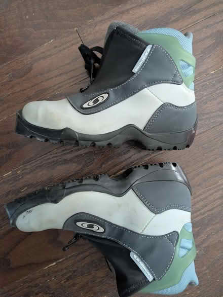 Photo of free Women's size 6.5 SNS PROFIL binding (Merivale and Baseline) #1