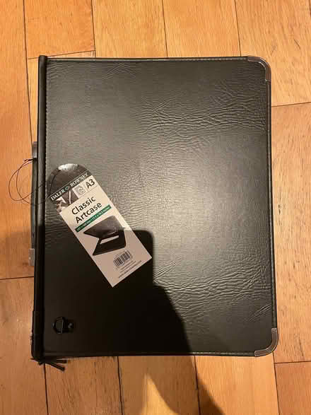 Photo of free Art carry case (Shelton SY3) #2