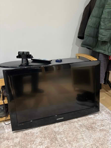 Photo of free 32 inch Samsung TV (Roundhay LS8) #1