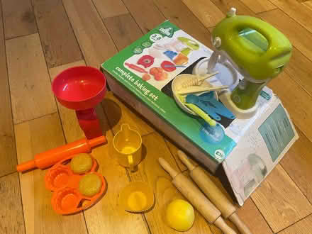 Photo of free Child’s toy baking set - boxed (Shelton SY3) #3