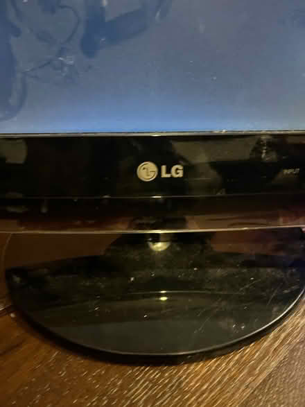 Photo of free Small LG TV (New Cross SE14) #4