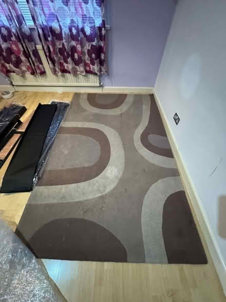 Photo of free Large rug (Aylestone LE2) #2