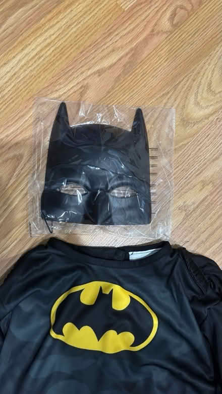 Photo of free Batman costume (Columbia) #2