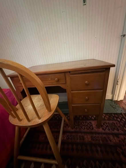 Photo of free Student desk and chair (Barrytown/Red Hook 12507) #1