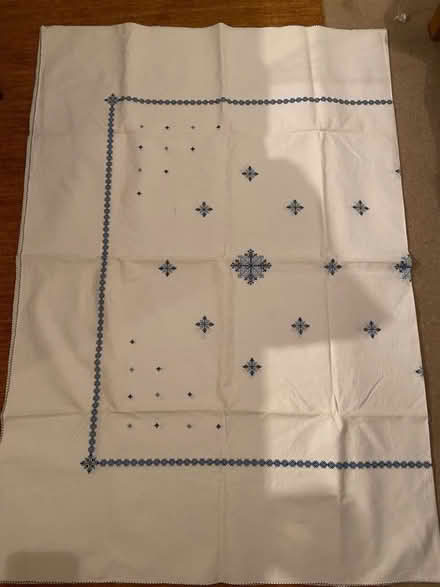 Photo of free Pretty tablecloth (Bloomfield) #2