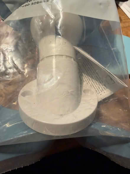 Photo of free batten lampholder (Coley Ave Area RG1) #1