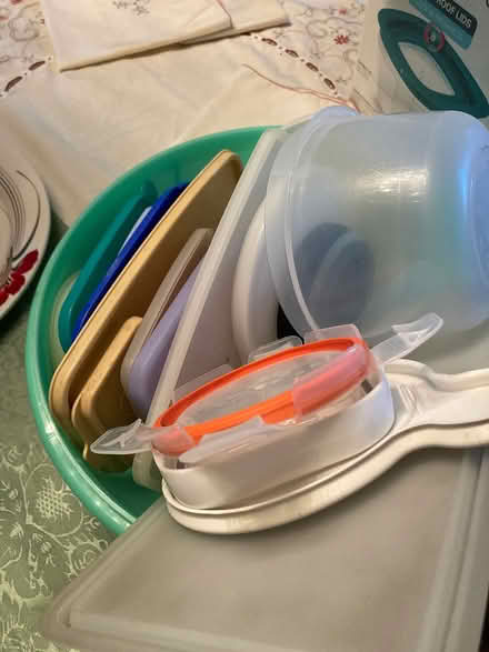 Photo of free Plastic cover Tupperware Rubbermaid (Foothill Boulevard Cupertino) #1