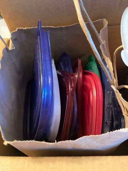 Photo of free Plastic cover Tupperware Rubbermaid (Foothill Boulevard Cupertino) #2