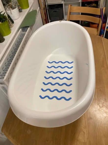 Photo of free Baby bath (Chessington KT9) #1