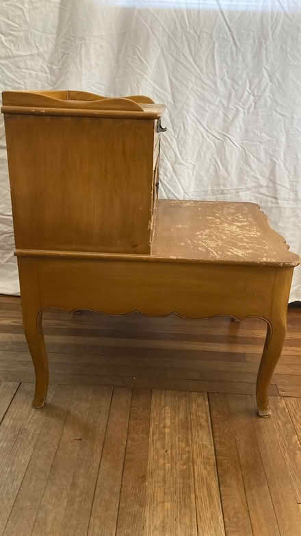Photo of free Vintage side table (Kingston) #2