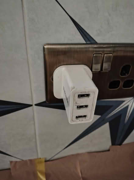 Photo of free 3-pin charger plug (Commonside Rd) #1