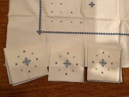 Photo of free Pretty tablecloth (Bloomfield) #3