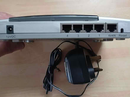 Photo of free Basic 4-port network router (Chesham HP5) #2