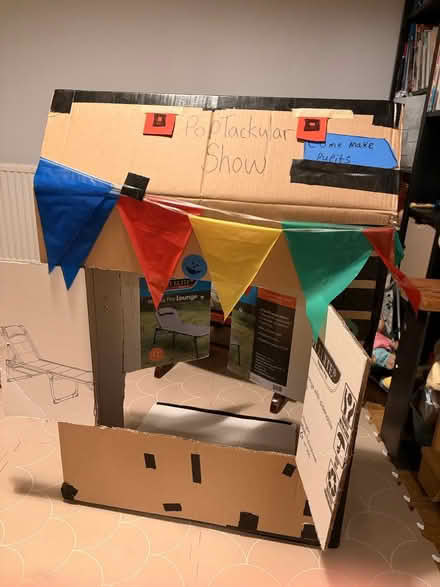 Photo of free Cardboard puppet show with bunting (Manor castle, S2) #1