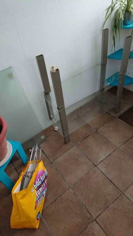 Photo of free 5 glass shelves witho fitments (CT11) #1