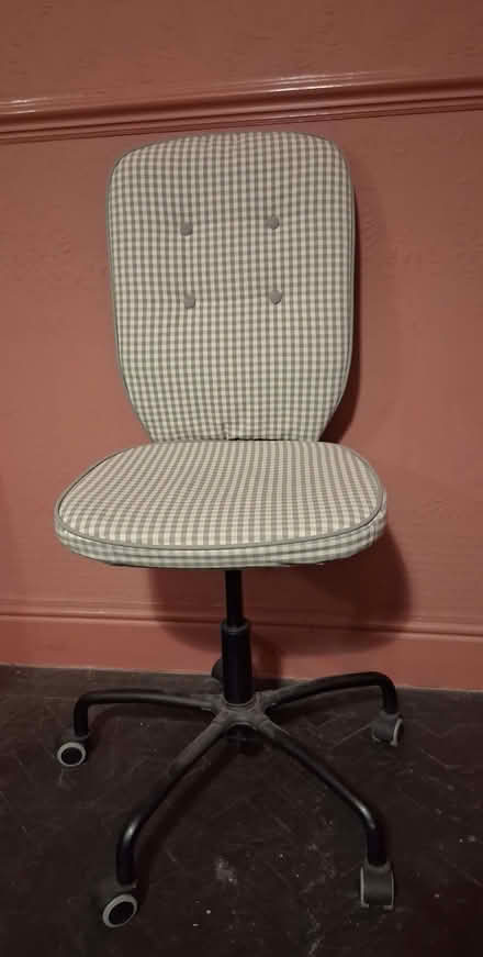 Photo of free IKEA chair with wheels (Kenilworth Road DE5) #1