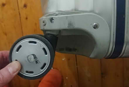 Photo of free Rimowa v large suitcase (Bruntsfield EH10) #4