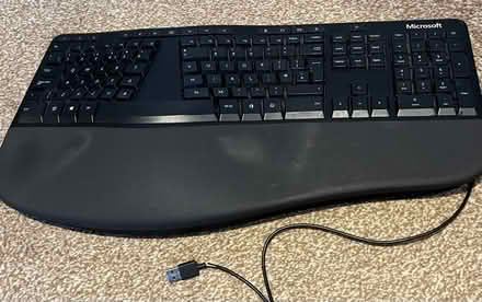 Photo of free Ergonomic keyboard, wired mouse (Brixton, SW9) #1