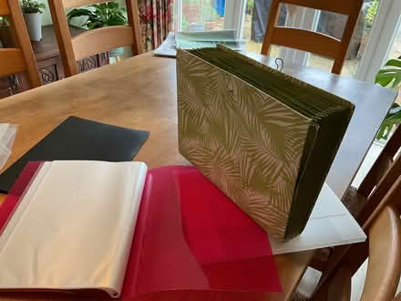 Photo of free Variety folders with pockets (GU18) #2