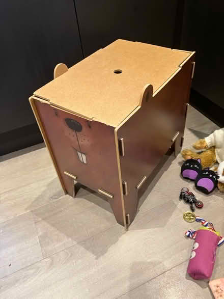 Photo of free Wood box and toys bits (Surbiton Kt5 9jl) #1