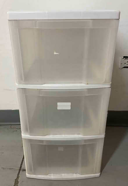 Photo of free plastic drawer - white - used (midtwn) #1