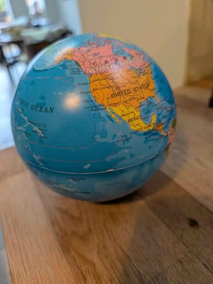 Photo of free Rotating light up small globe (HR1) #1