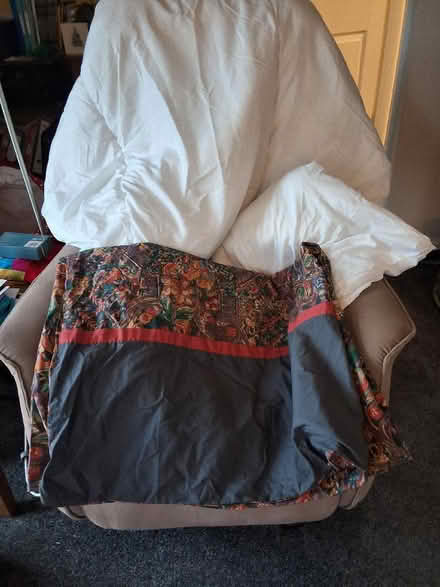 Photo of free Single quilt and bedding (Nailsworth GL6) #1