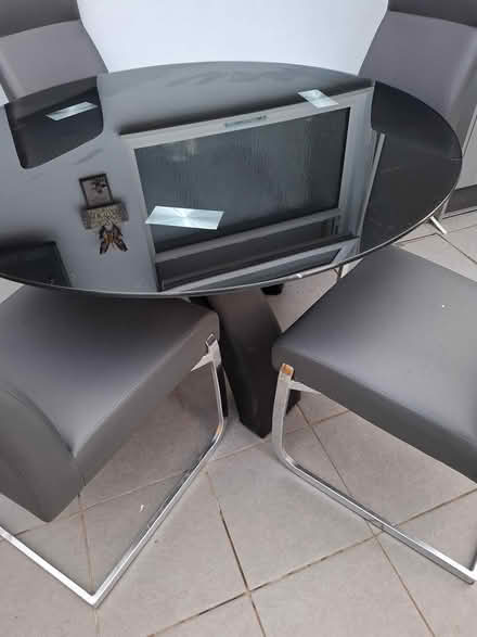 Photo of free Table and chairs (Witney OX28) #4