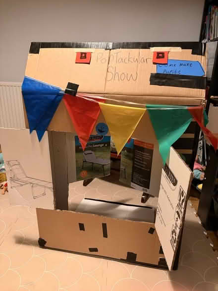 Photo of free Cardboard puppet show with bunting (Manor castle, S2) #2