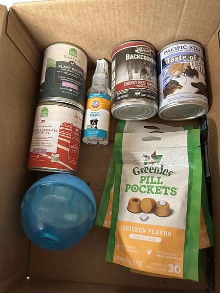 Photo of free Dog food, treats/pill pockets, toy (Sunnyvale near Raynor Park.) #1