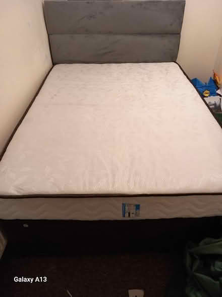 Photo of free Divan bed sits on a 2 part base. (IP1) #1