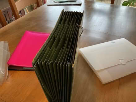 Photo of free Variety folders with pockets (GU18) #3