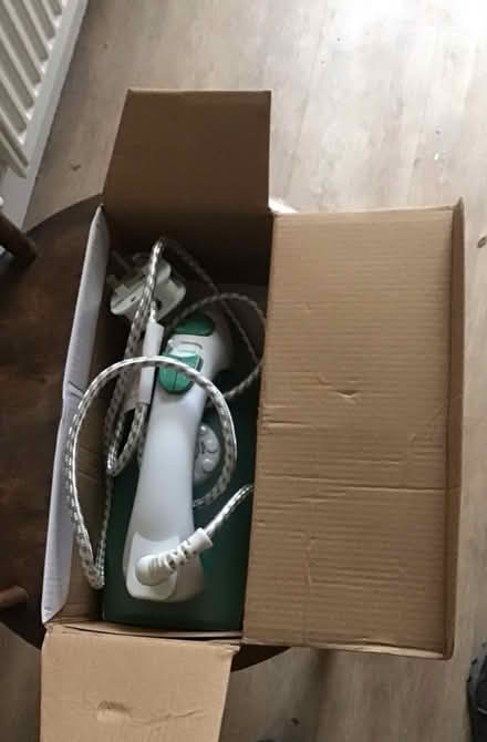 Photo of free Steam iron, hardly used (Garden City OX5) #2