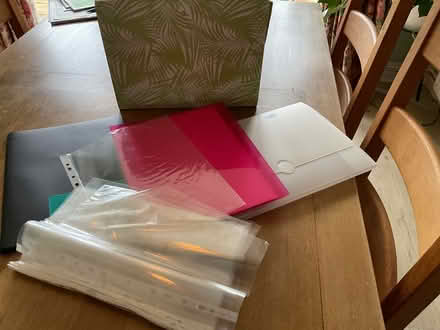 Photo of free Variety folders with pockets (GU18) #1