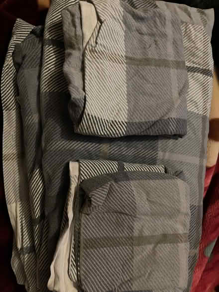 Photo of free set duvet cover with matching pillow cases and fitted sheet (Botley OX2) #1