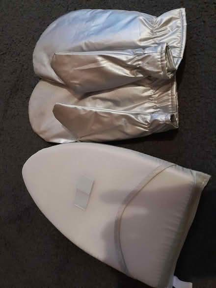 Photo of free heat resistant (NOT oven) gloves (St Andrews BS6) #1
