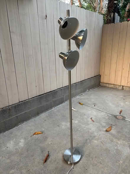 Photo of free Standing multi-head lamp (Near Cheviot Hills) #1