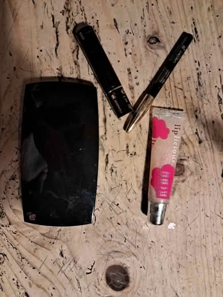 Photo of free Lancome make up set & lip gloss (OX25, Weston on the green) #2