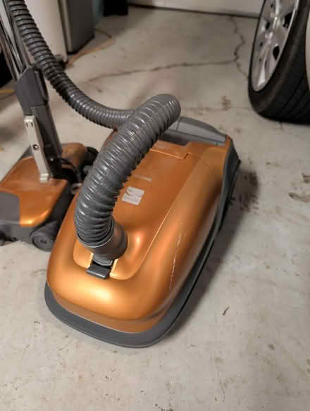 Photo of free Kenmore vacuum (Menlo Park / Stanford) #1
