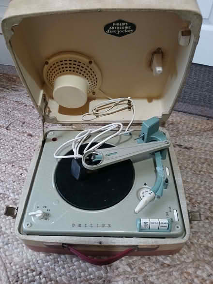 Photo of free old record player (Wigginton OX15) #2