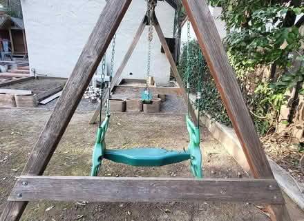 Photo of free Swingset (Glen Oaks Canyon, Glendale) #2