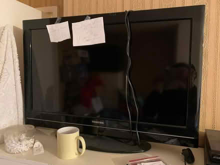 Photo of free Toshiba 32 inch TV (West Molesey.) #1