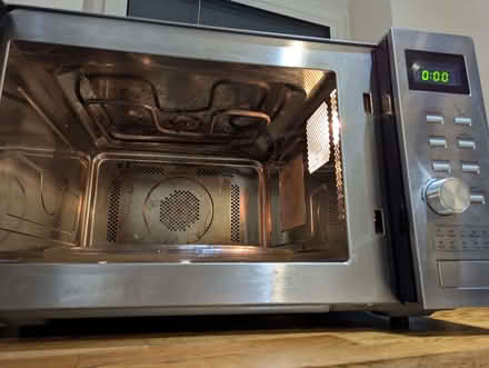 Photo of free Delonghi microwave oven (Amersham HP6) #4