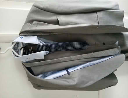 Photo of free light grey mens 3 piece suit (Underdale SY2) #4