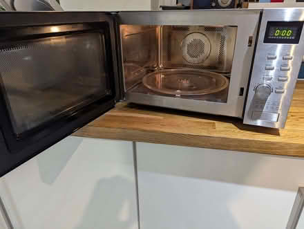 Photo of free Delonghi microwave oven (Amersham HP6) #3