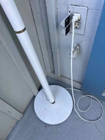 Photo of free White base halogen lamp works (Foothill Boulevard Cupertino) #2